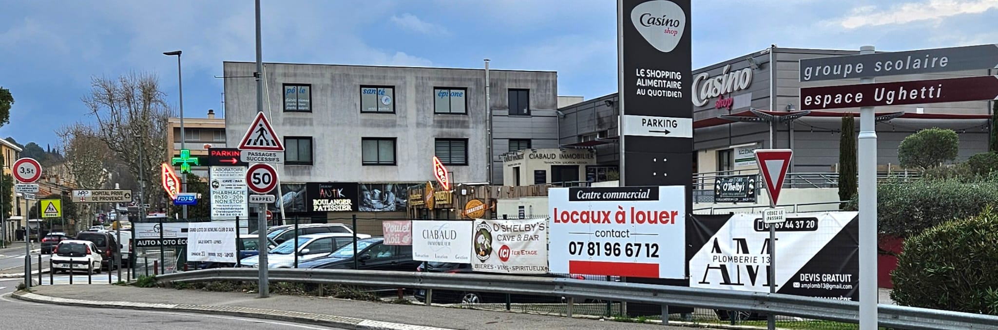Signalisation routière et publicités : quel équilibre à l’entrée sud de Luynes ?